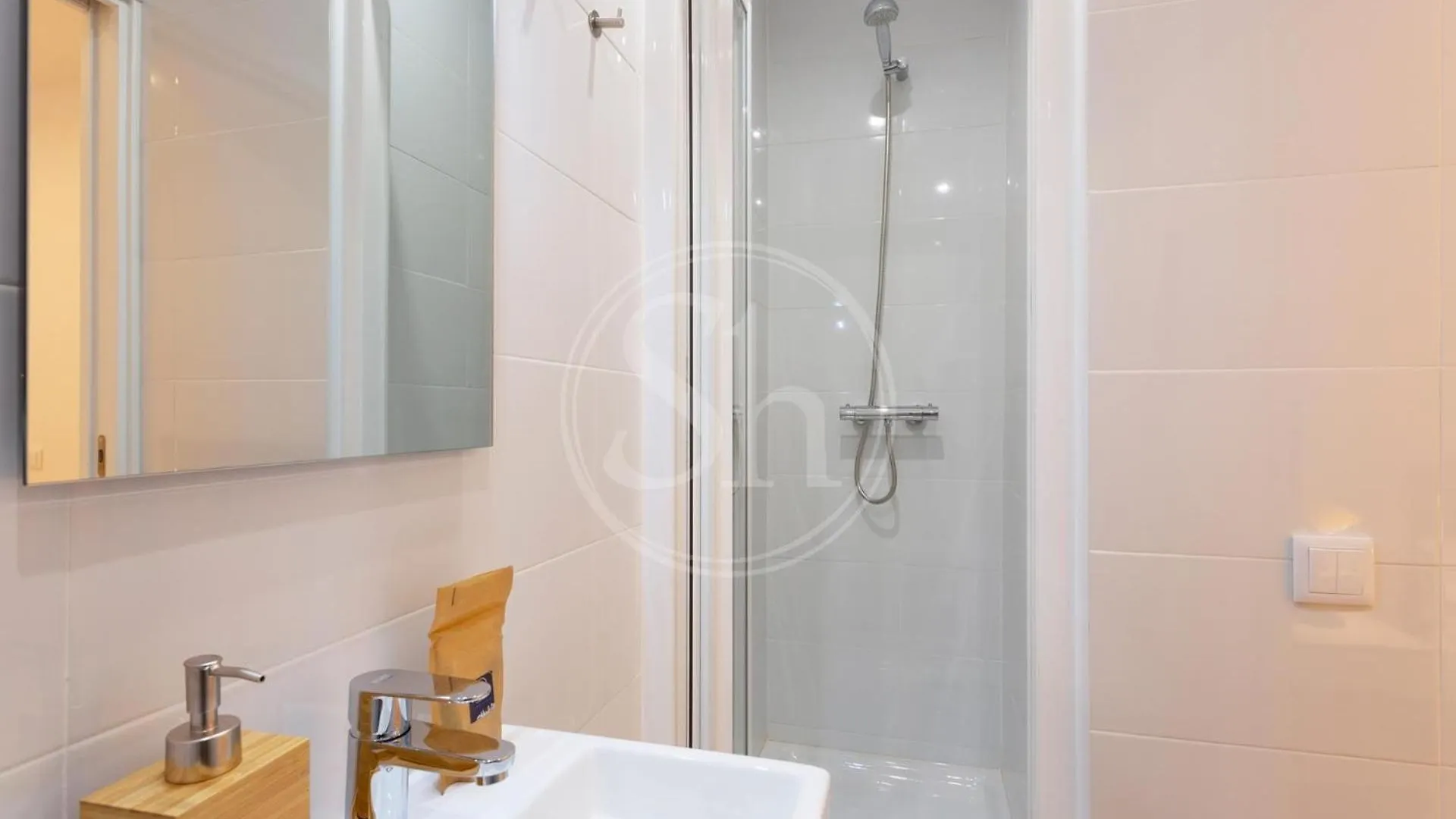 Comodo Apartamento Para 5 Barcelona Apartment